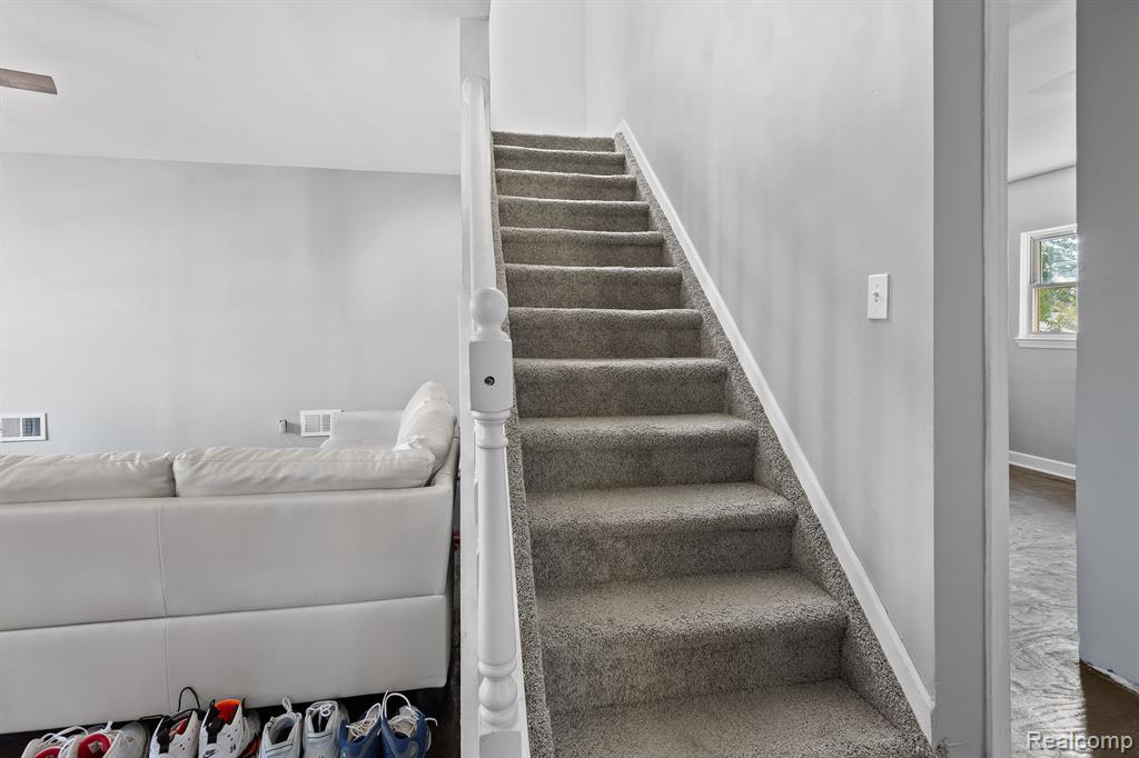 4383 CICOTTE Street, Detroit, MI 48210 — Photo 32