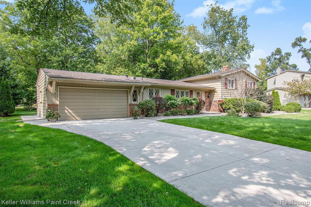 7374 WOODRIDGE Road, West Bloomfield, MI — Photo 2