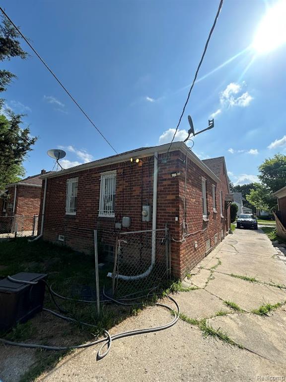 7675 Greenview Avenue, Detroit, MI 48228 — Photo 2