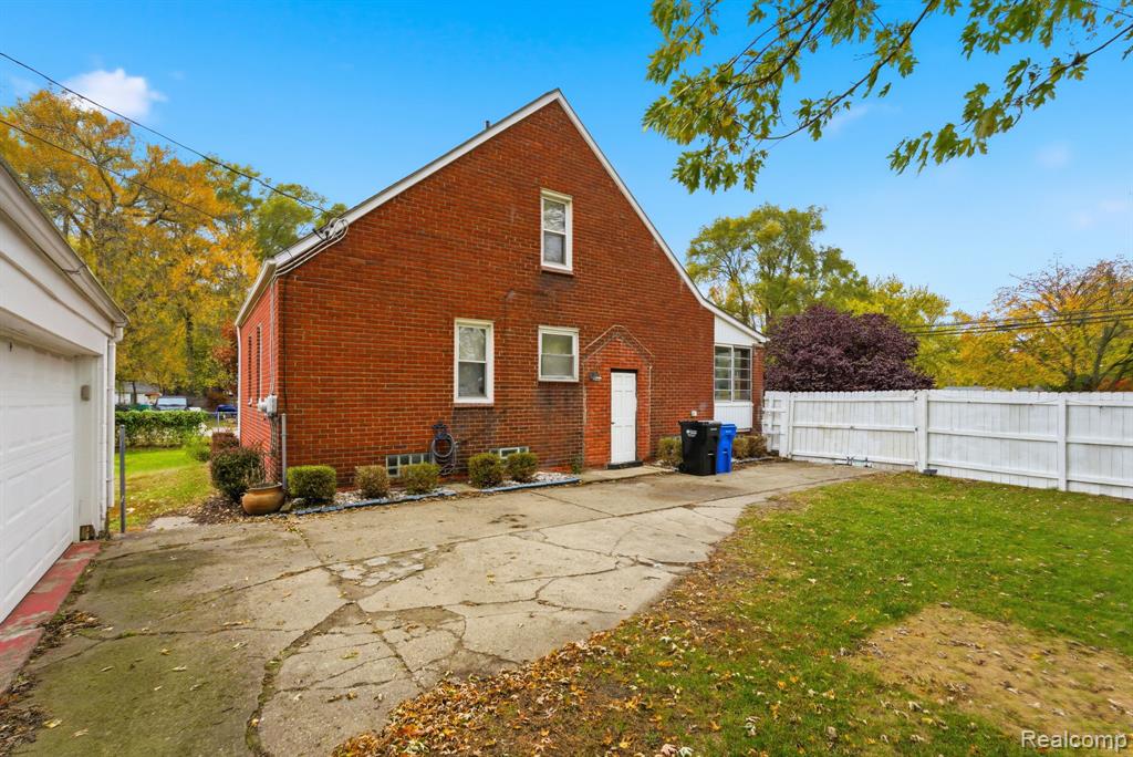804 E Lincoln Avenue, Madison Heights, MI 48071 — Photo 31