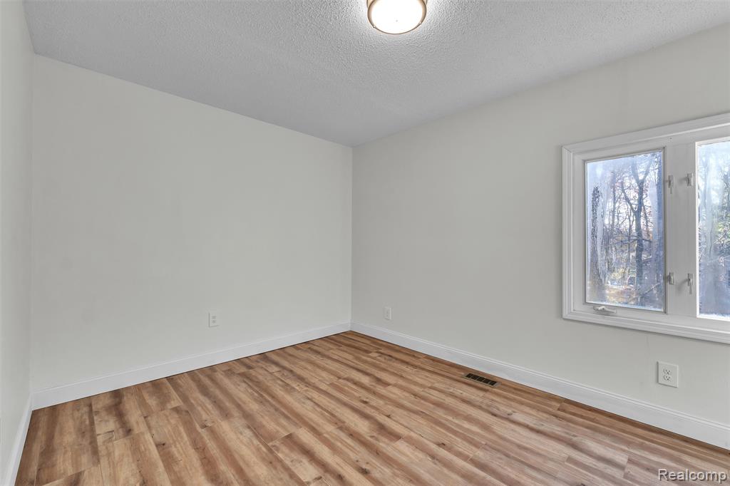 8165 Leonard Drive, Holly, MI 48442 — Photo 30
