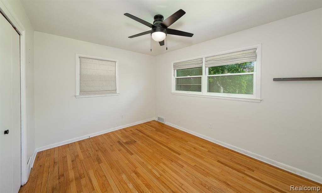 8614 GRAYFIELD Street, Dearborn Heights, MI 48127 — Photo 9