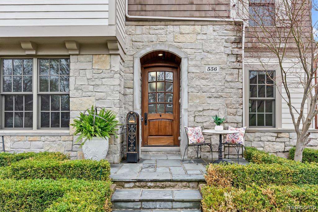 556 Ridgedale Avenue, Birmingham, MI 48009 — Photo 2