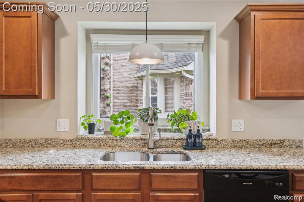 9267 Richfield, Livonia, MI 48150 — Photo 11