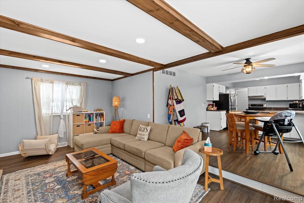 3783 Glen Hills Drive, Hartland, MI 48353 — Photo 11