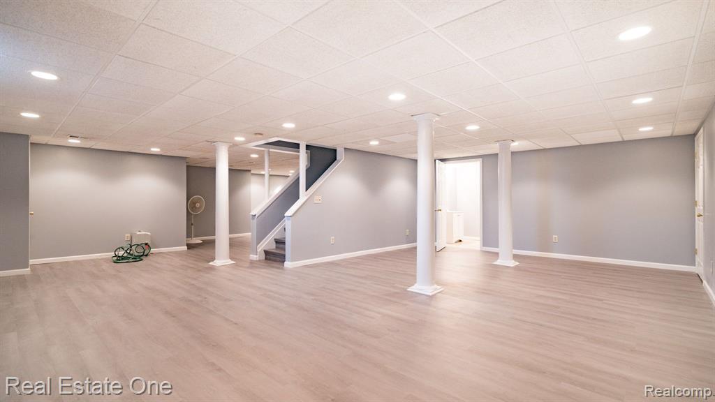 4458 HYCLIFFE Drive, Troy, MI 48098 — Photo 33