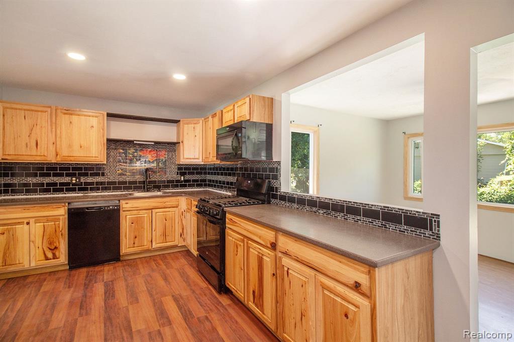 2665 LOS ANGELES Drive, Wolverine Lake, MI 48390 — Photo 6