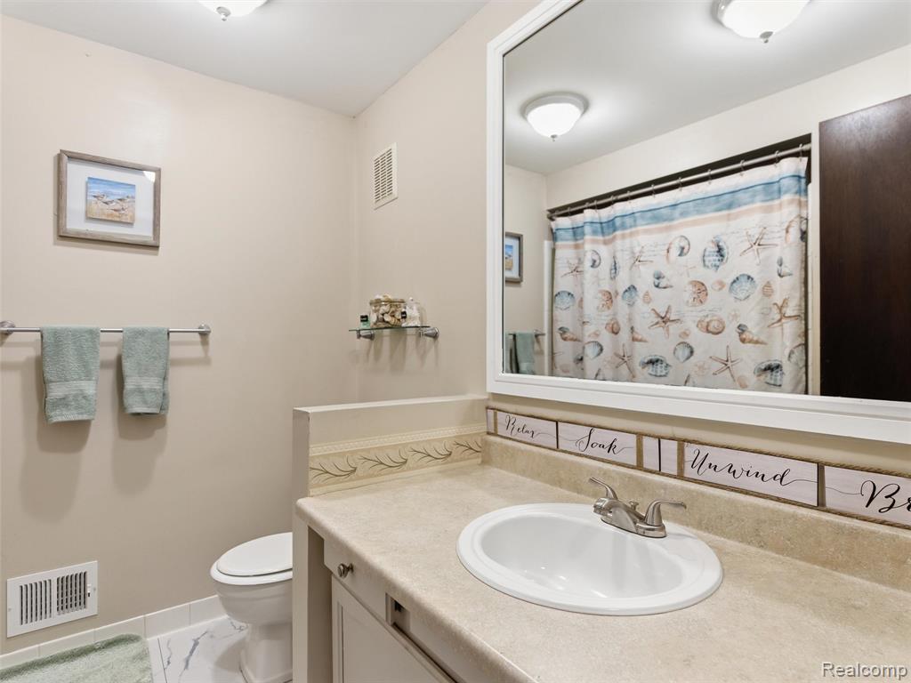 1373 Glenwood Drive, Troy, MI 48083 — Photo 23