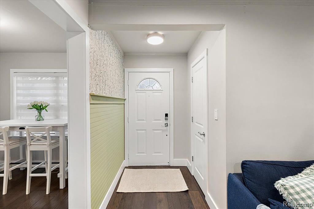 617 IRVING Avenue, Royal Oak, MI 48067 — Photo 9