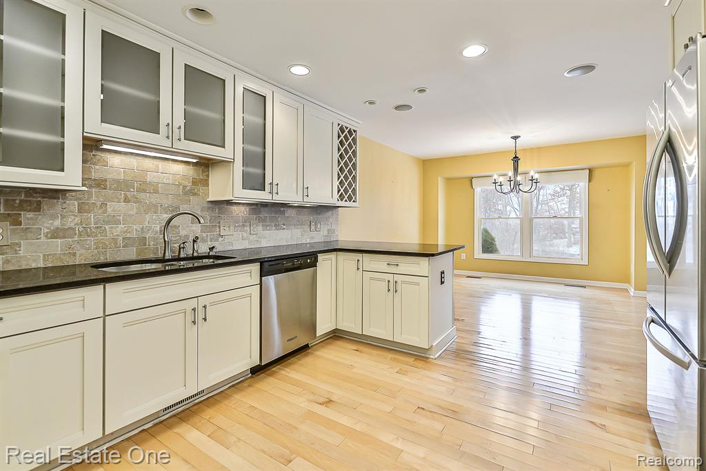 941 PERSIMMON Drive, Brighton, MI 48116 — Photo 22