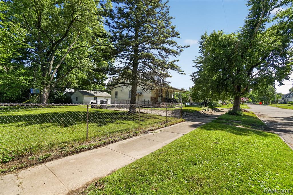 702 Leland Street, Flint, MI 48507 — Photo 4