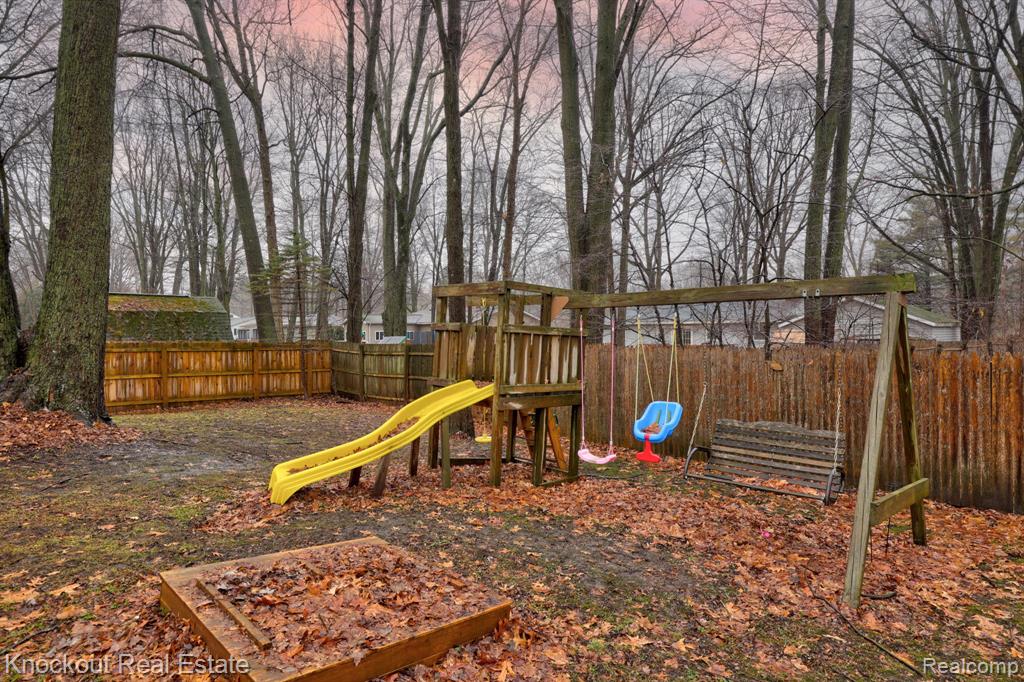 4256 Emerald Drive, Bridgeport, MI 48722 — Photo 40