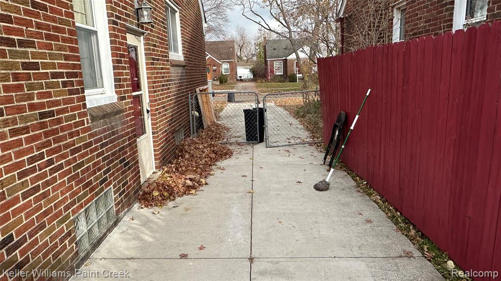 20616 Beaufait Street, Harper Woods, MI 48225 — Photo 27