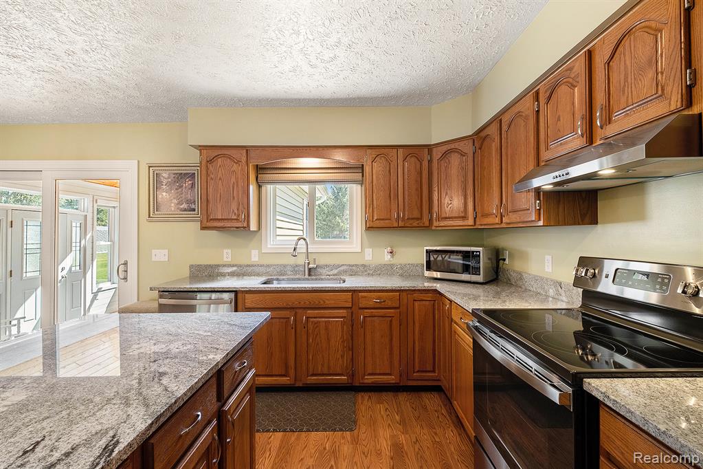 457 Inverness Street, Howell, MI 48843 — Photo 8