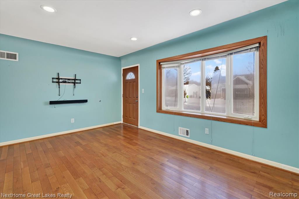 819 Southwood Drive, Fenton, MI 48430 — Photo 5