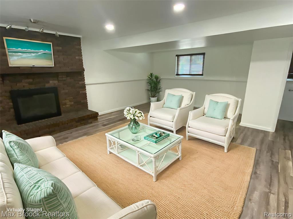 5715 SUNNYCREST Drive, West Bloomfield, MI 48323 — Photo 17
