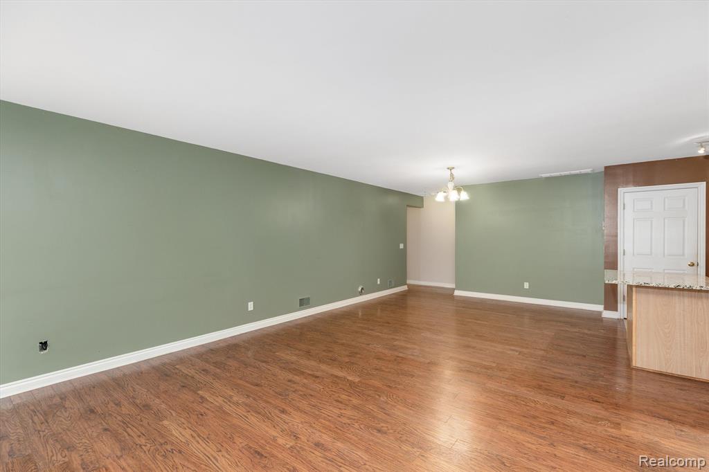 5821 Hampshire Lane, Ypsilanti, MI 48197 — Photo 8