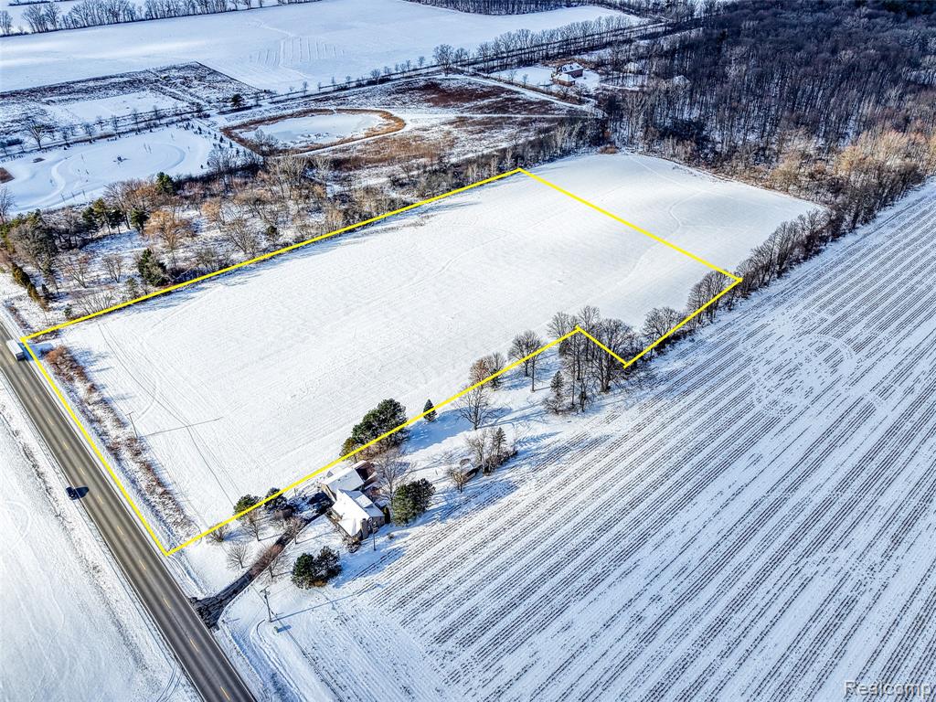 VL Fred Moore, St. Clair, MI 48079 — Photo 5