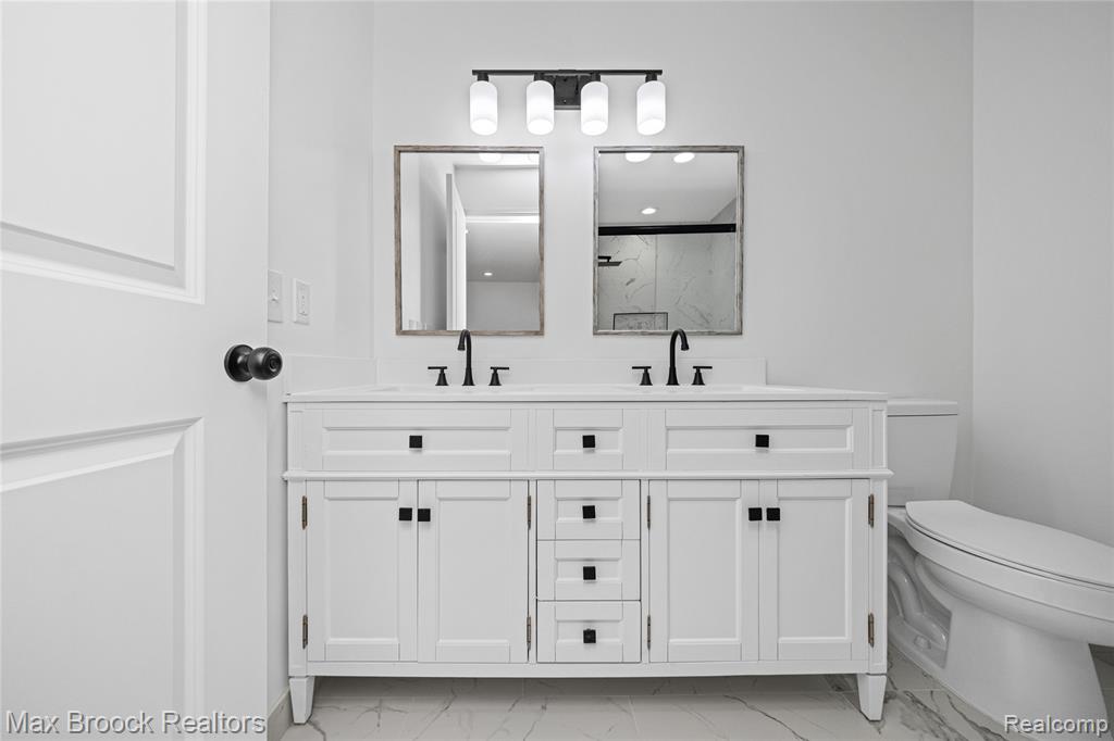 7443 Brynmawr Court, West Bloomfield, MI — Photo 34