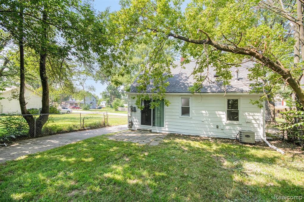 6719 MCGUIRE Street, Taylor, MI 48180 — Photo 15