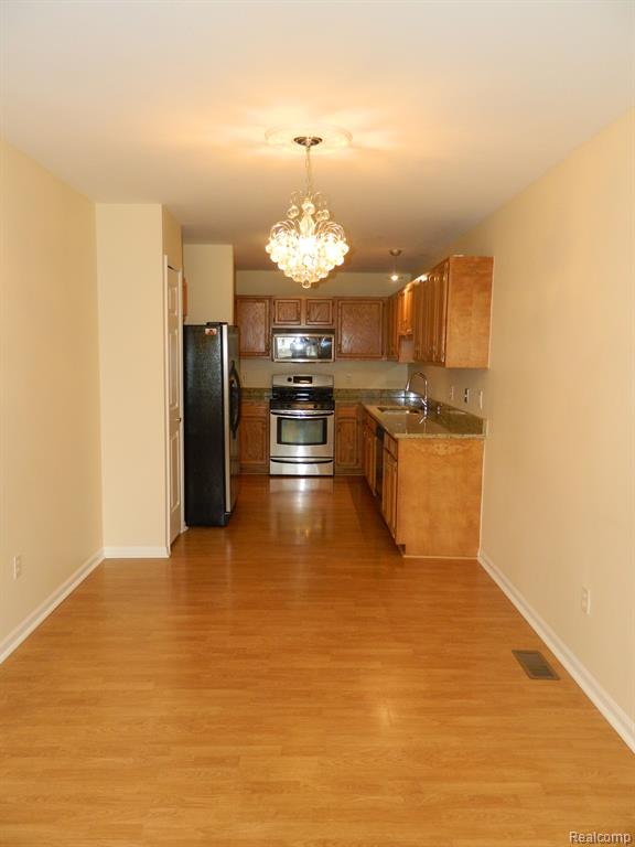 5483 Seabreeze Lane, Sterling Heights, MI 48310 — Photo 4