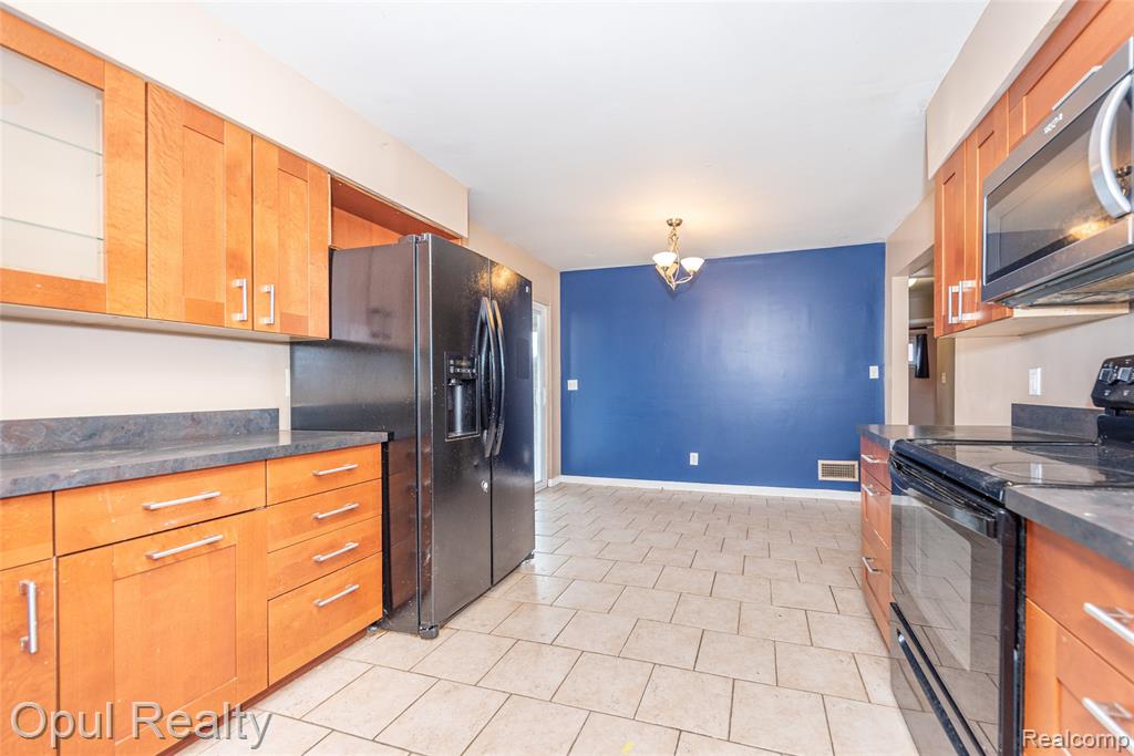 8234 Perrin Avenue, Westland, MI — Photo 14