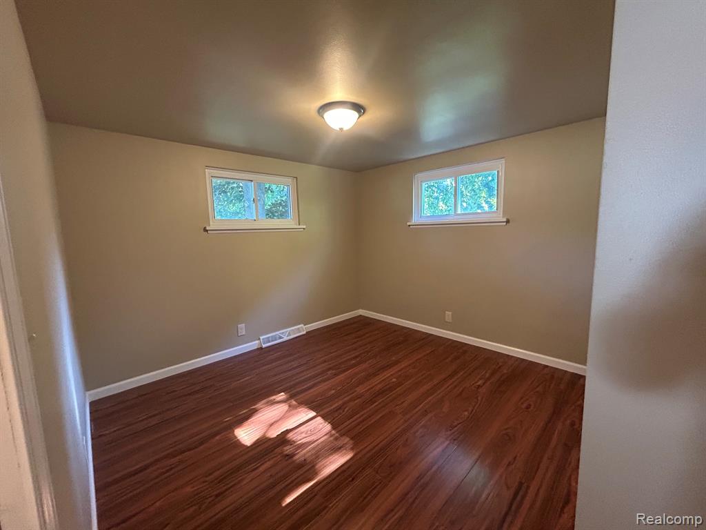 6182 Surrey Lane, Burton, MI 48519 — Photo 7