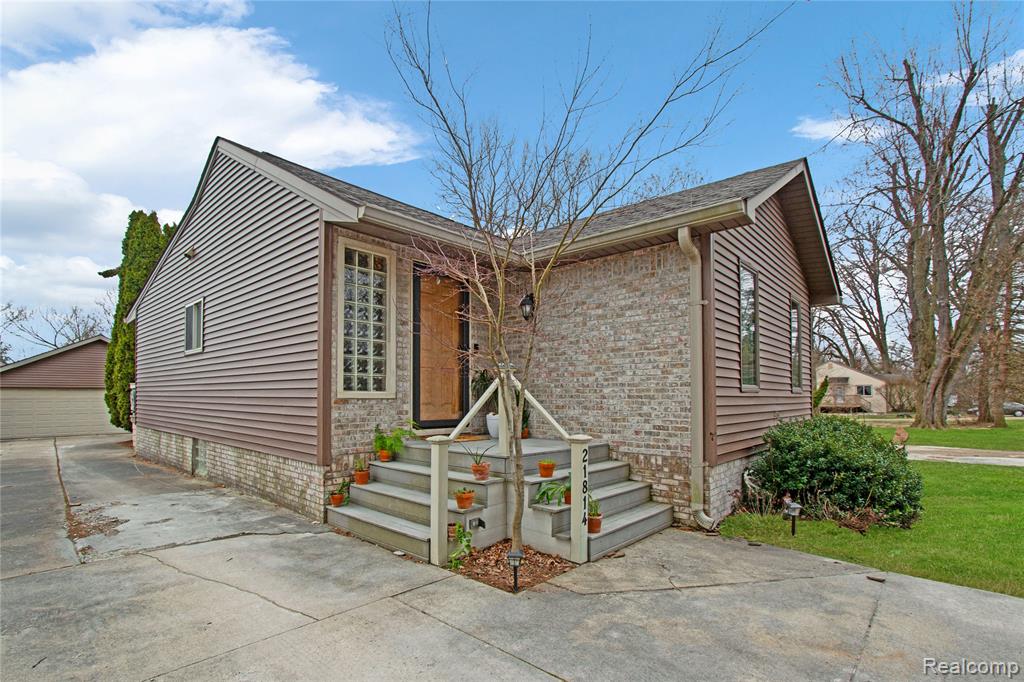 21814 Parker Street, Farmington Hills, MI 48336