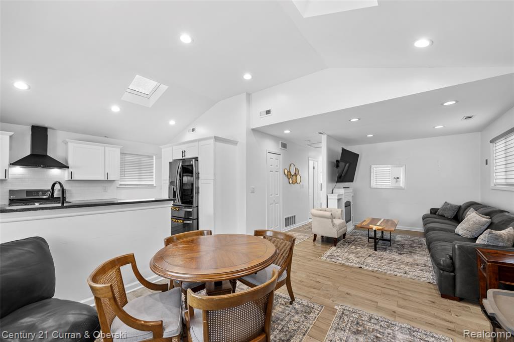 5955 N Silvery Lane, Dearborn Heights, MI 48127 — Photo 4