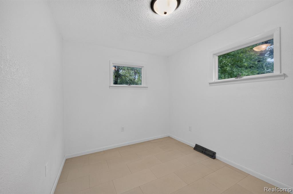 9288 Hilda Lane, Flushing, MI 48433 — Photo 34