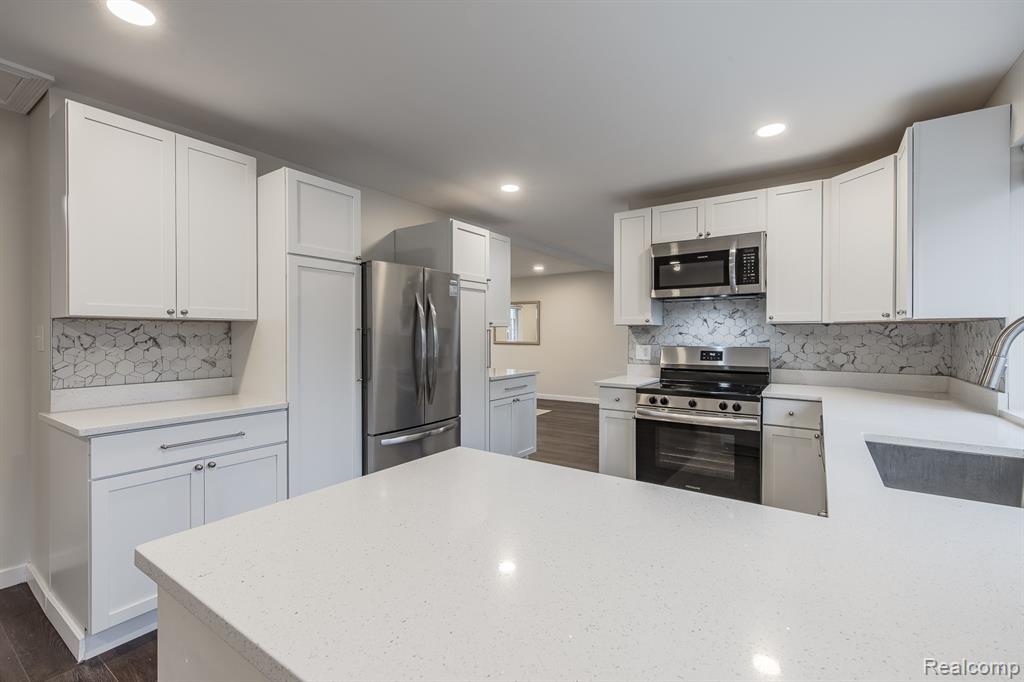 775 Basswood Drive, Rochester Hills, MI 48309 — Photo 11