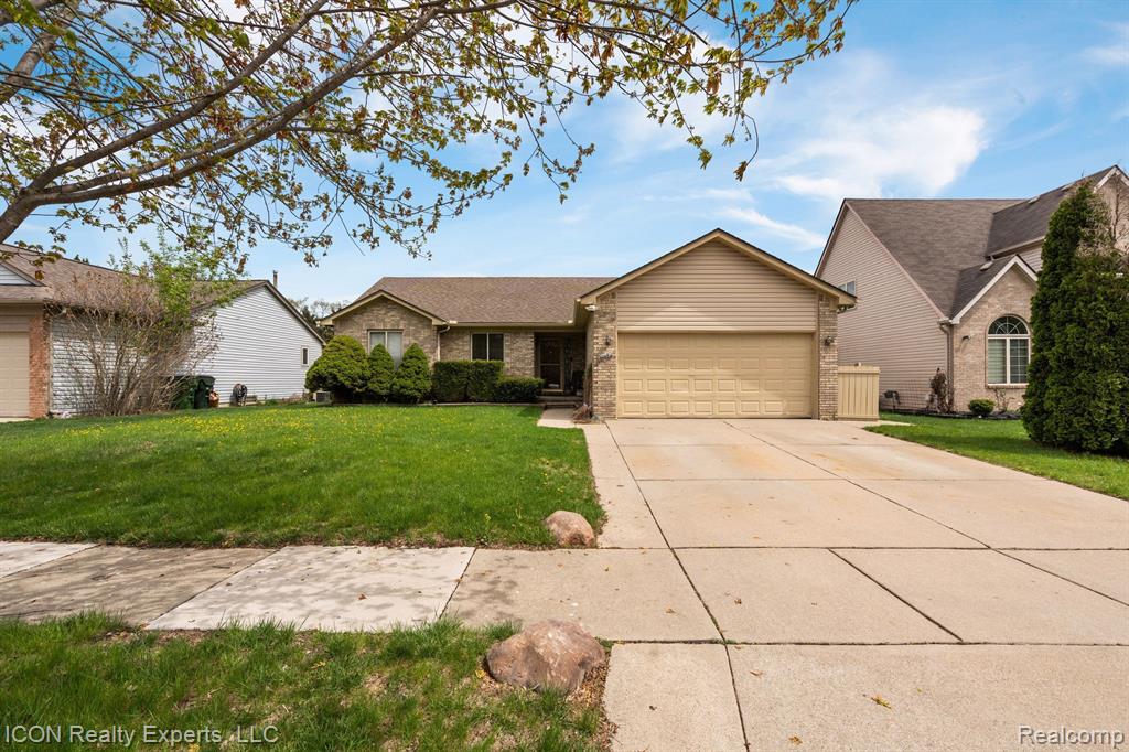 47697 BARCLAY Court, Shelby Twp, MI 48317 — Photo 2