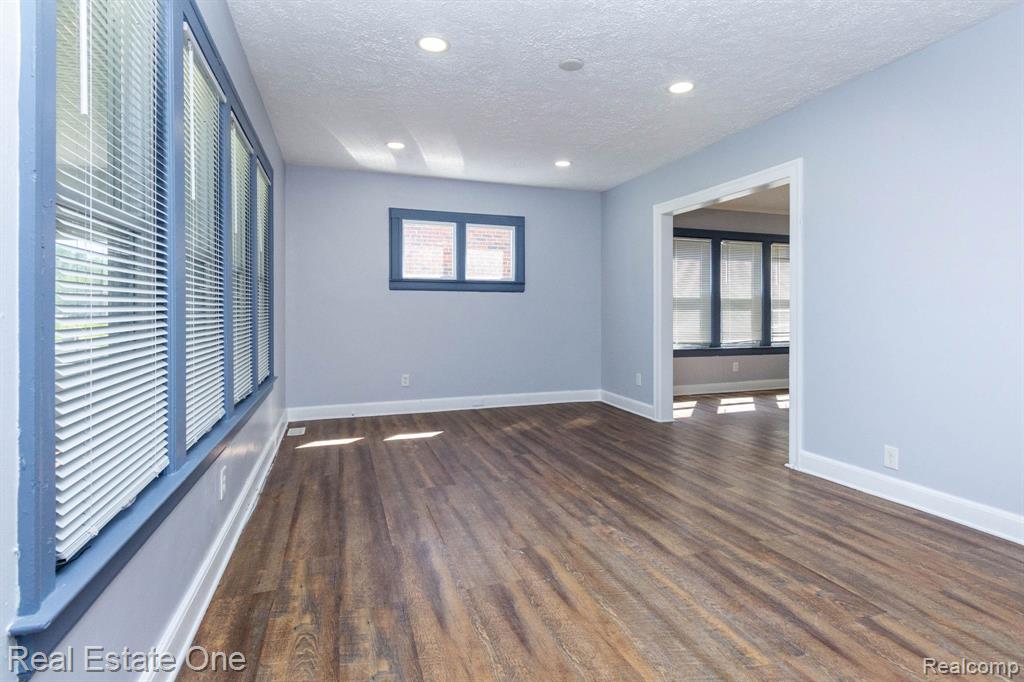 12568 Wilshire Drive, Detroit, MI 48213 — Photo 8