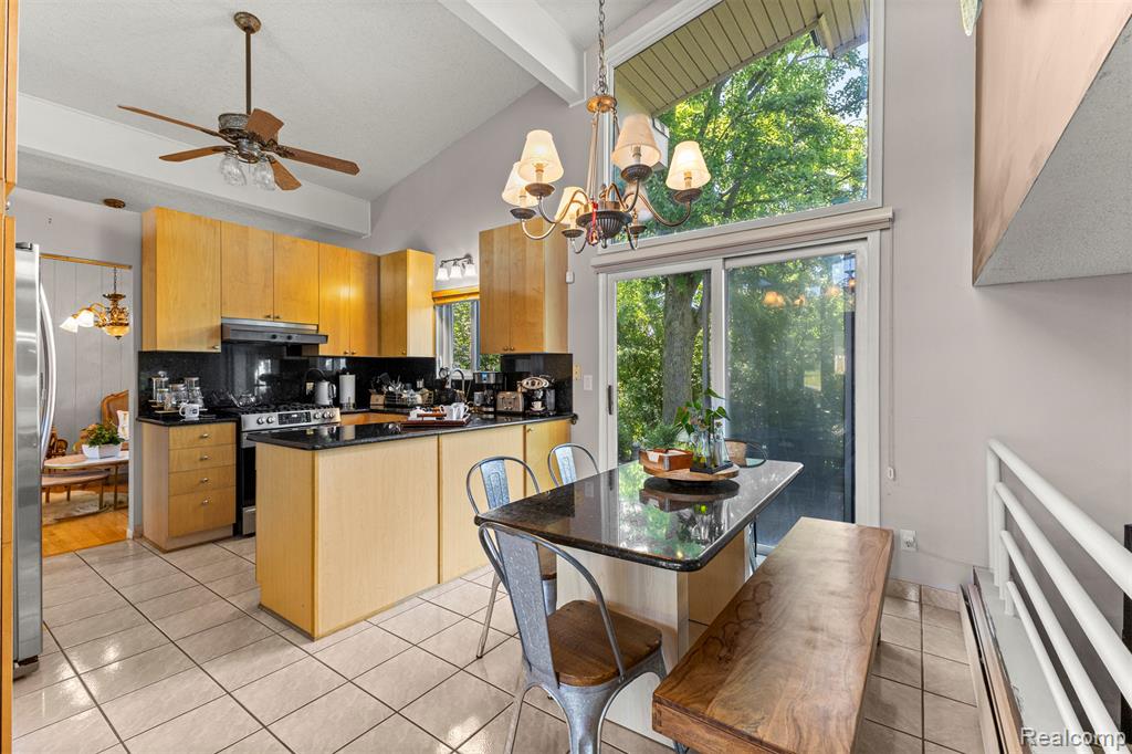 5589 Pembury, West Bloomfield, MI — Photo 18