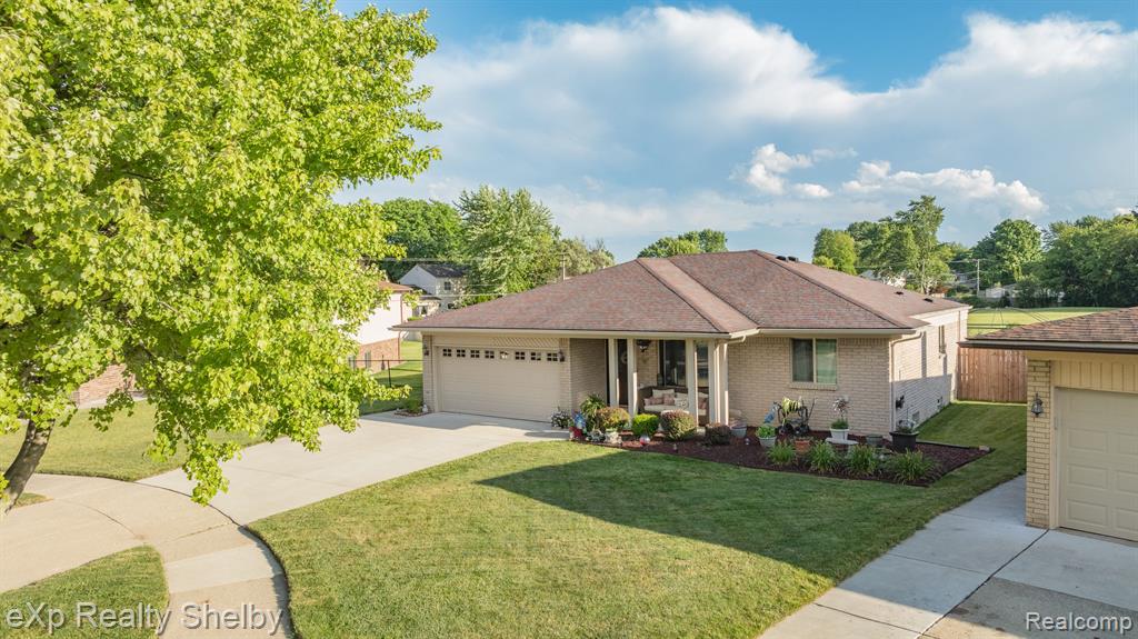 39611 HOLIDAY Drive, Sterling Heights, MI 48313 — Photo 3