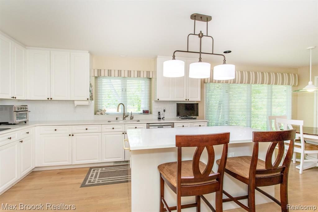 6524 Pleasant Lake Court, West Bloomfield, MI — Photo 22
