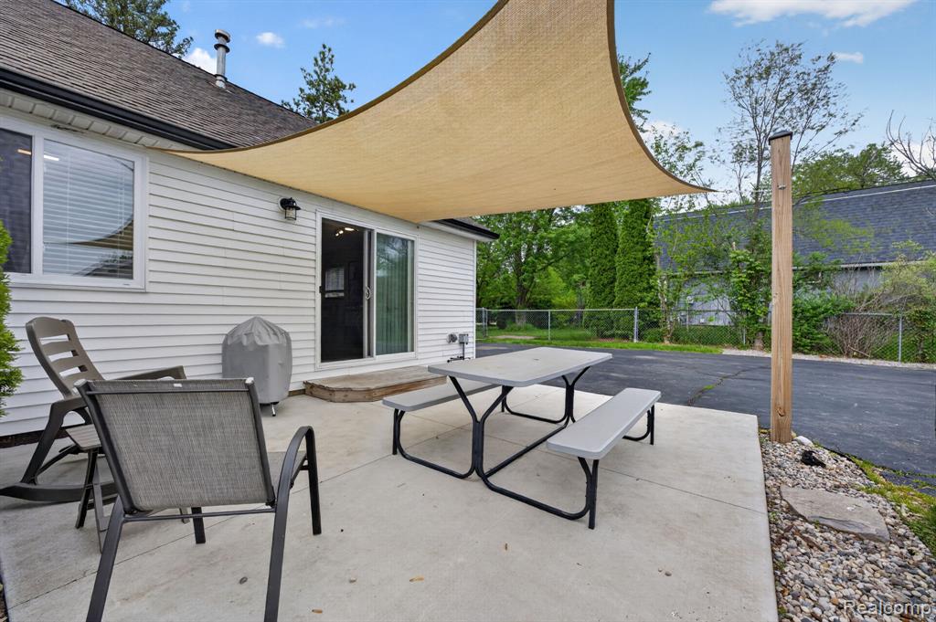 6354 Lapeer Road, Burton, MI 48509 — Photo 34