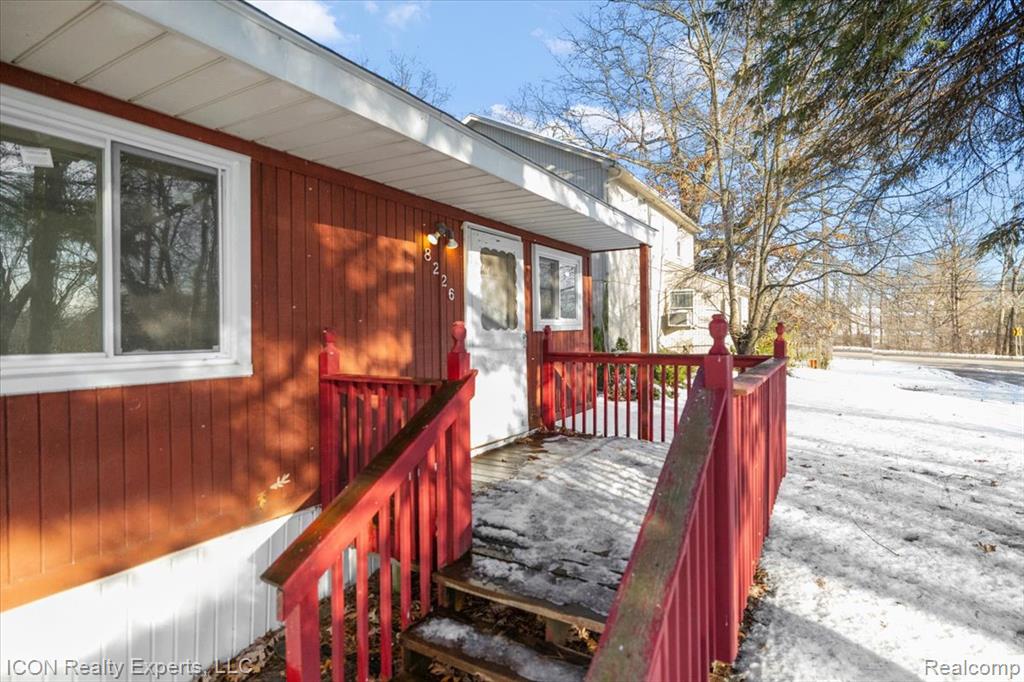 8226 Dickert street, Commerce Twp, MI 48382 — Photo 5