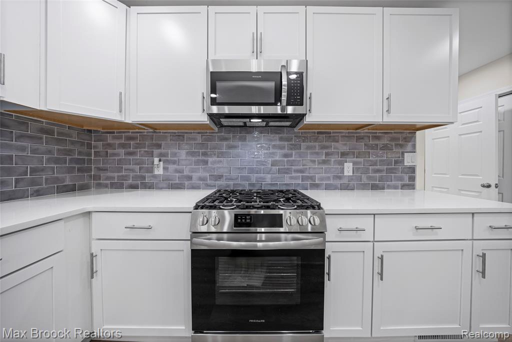 3187 Woodlawn Street, Commerce Twp, MI 48390 — Photo 18