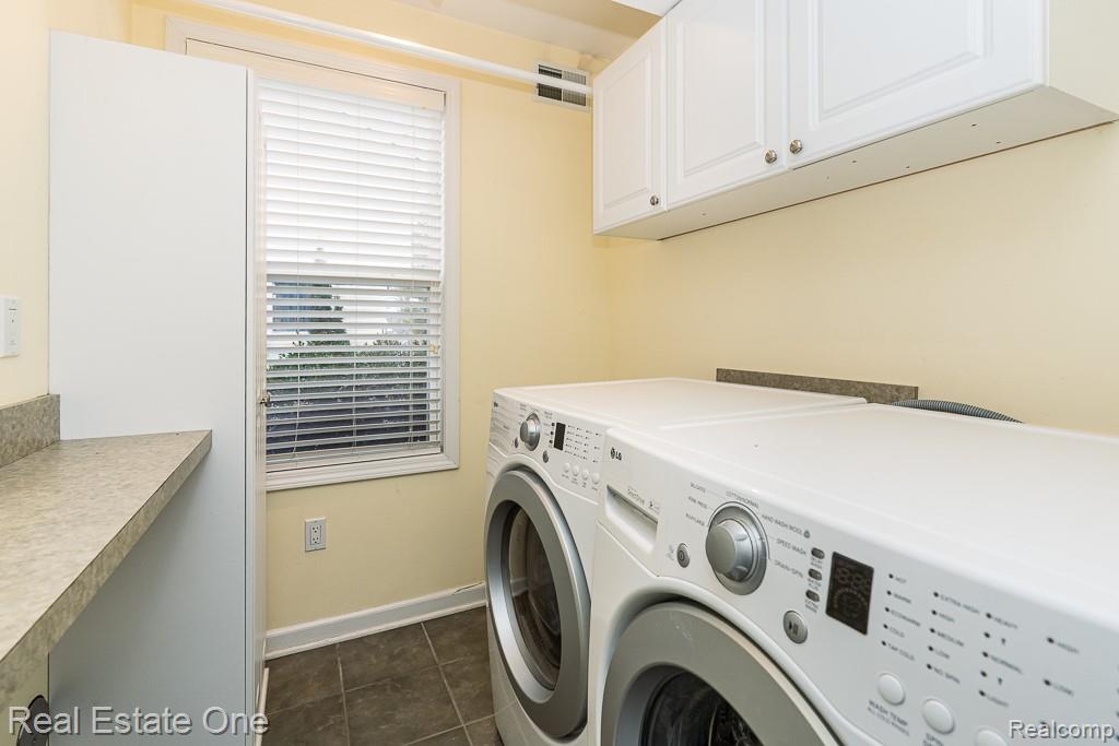 8955 Maplewood Avenue, Clarkston, MI 48348 — Photo 18