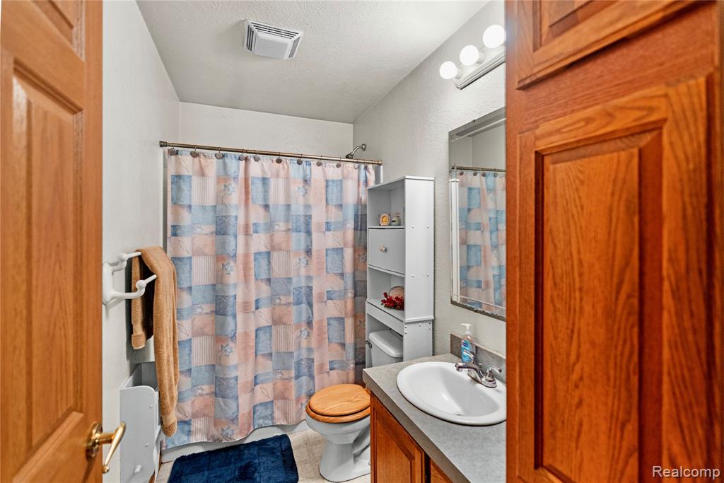 5206 Lippincott Boulevard, Burton, MI 48519 — Photo 28