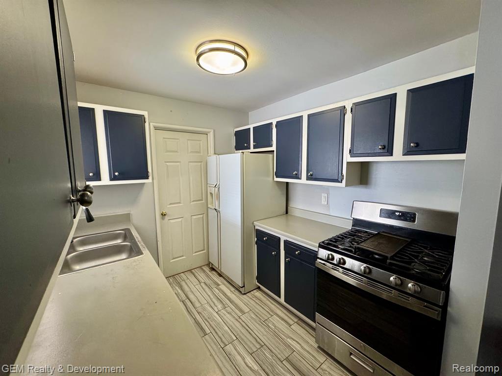 39535 VILLAGE WOOD Road, Novi, MI — Photo 12