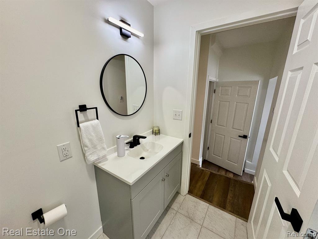 571 ANDRESEN Court, Hazel Park, MI 48030 — Photo 32