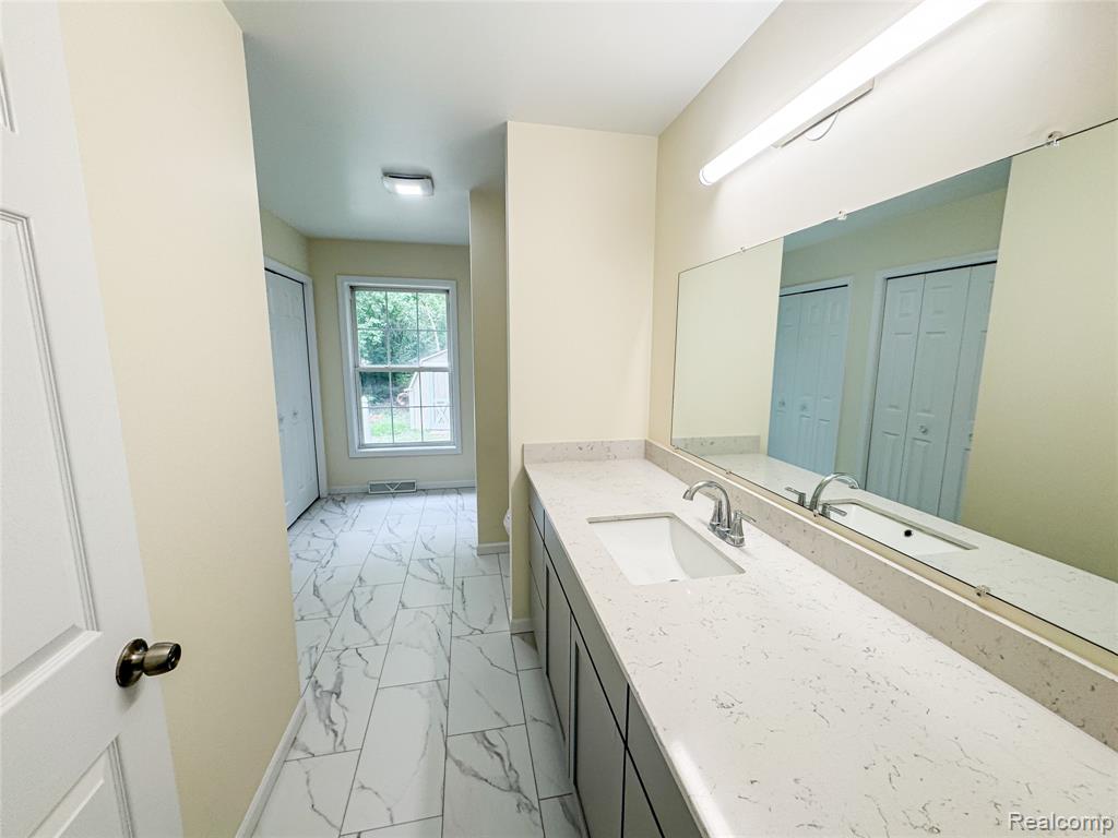 5323 Miller Road, Swartz Creek, MI 48473 — Photo 4
