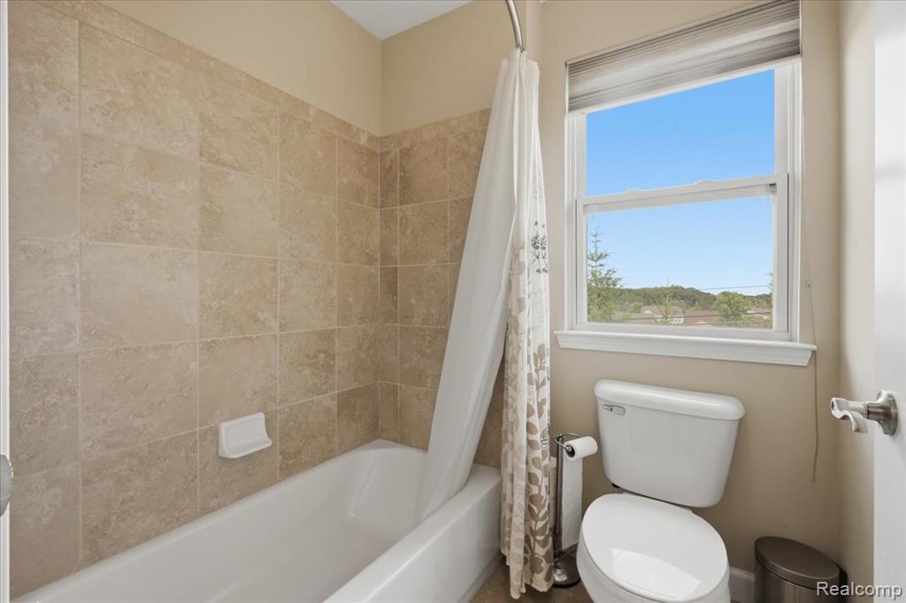4810 E Stonegate Circle, Lake Orion, MI — Photo 28