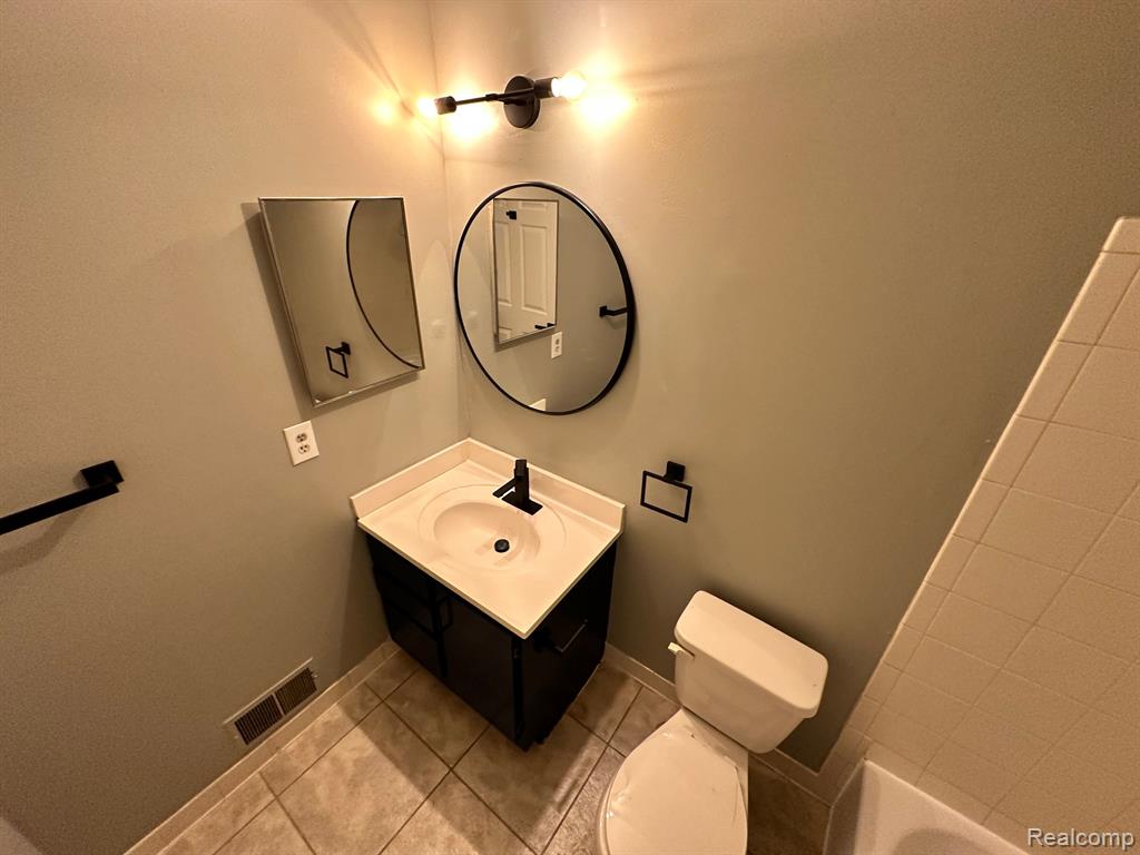 22100 CAPE COD Way, Farmington Hills, MI 48336 — Photo 12