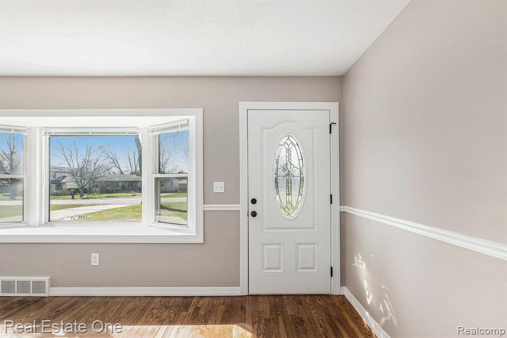 851 MARENGO Drive, Troy, MI 48085 — Photo 5