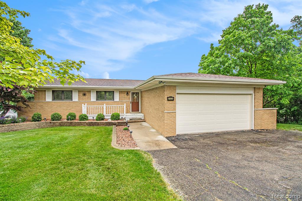 7038 Driftwood Drive, Fenton, MI 48430 — Photo 24