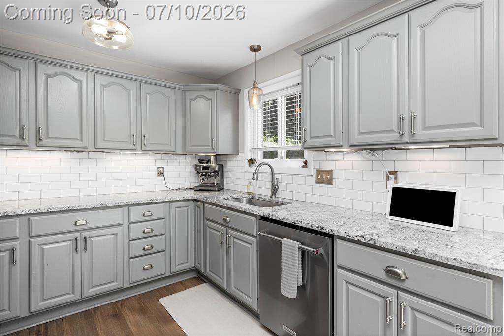 8561 Liberty Boulevard, Westland, MI — Photo 16