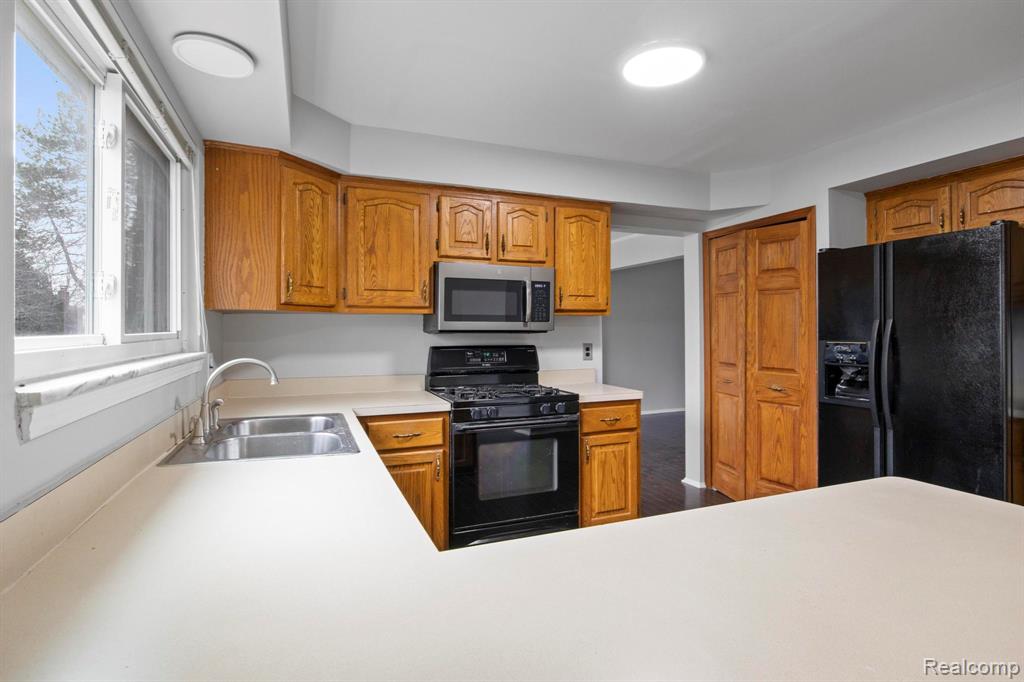46749 Camelia Drive, Canton, MI 48187 — Photo 13